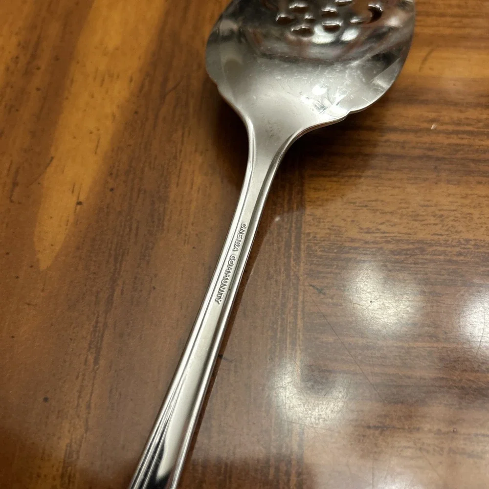 Oneida Community Fantasy Rose Pierced‎ Pie Server 8 3/8